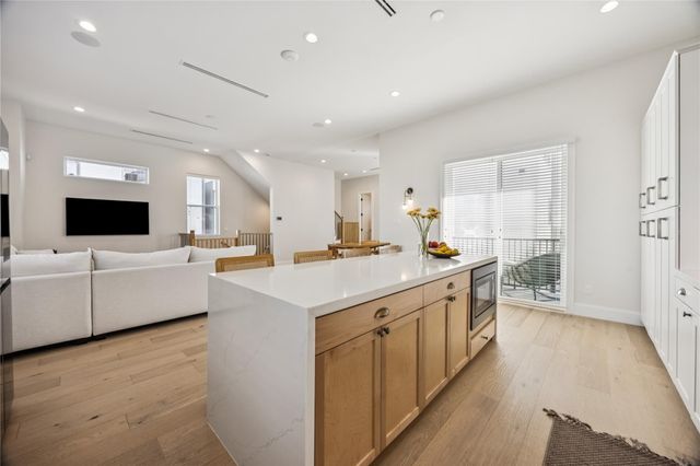 1127 W 16th Street C, Houston, TX 77008