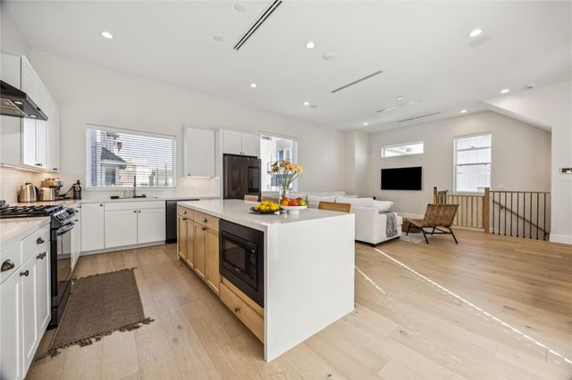 1127 W 16th Street C, Houston, TX 77008