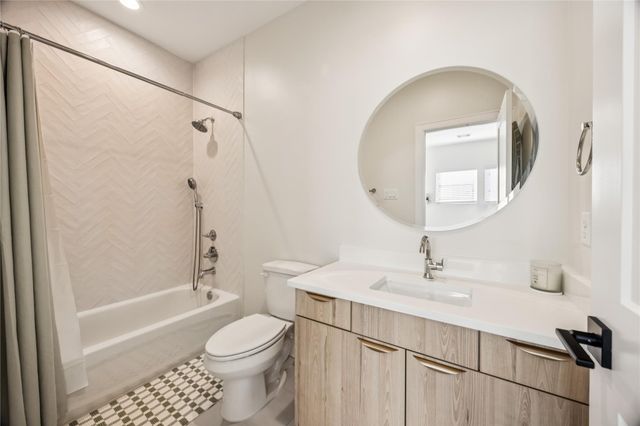 1127 W 16th Street C, Houston, TX 77008