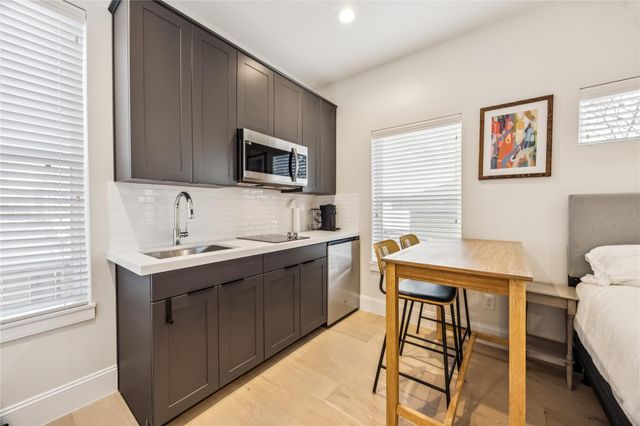 1127 W 16th Street C, Houston, TX 77008