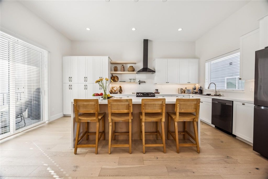 1127 W 16th Street C, Houston, TX 77008