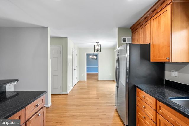 8942 KENILWORTH DR, Burke, VA 22015