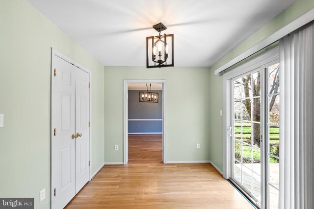 8942 KENILWORTH DR, Burke, VA 22015