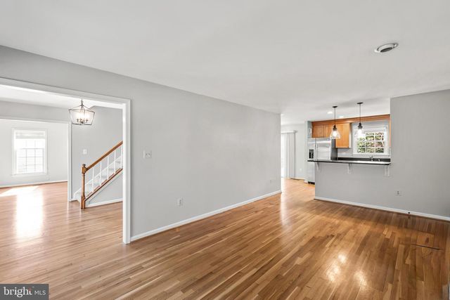 8942 KENILWORTH DR, Burke, VA 22015