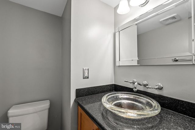 8942 KENILWORTH DR, Burke, VA 22015