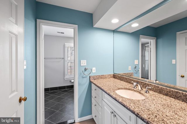 8942 KENILWORTH DR, Burke, VA 22015