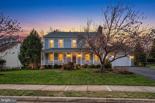 8942 KENILWORTH DR, Burke, VA 22015