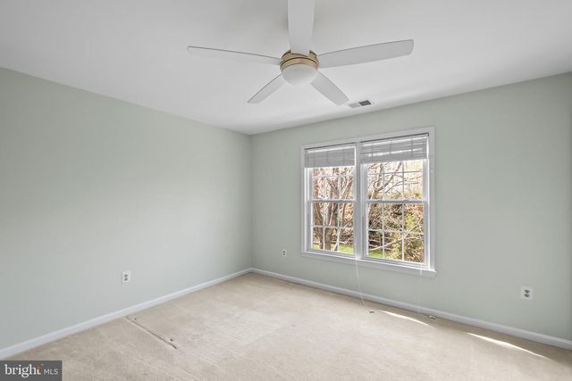 8942 KENILWORTH DR, Burke, VA 22015