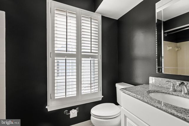 8942 KENILWORTH DR, Burke, VA 22015