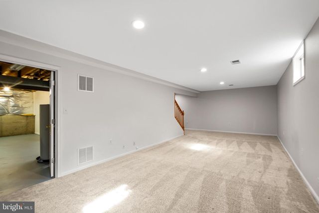 8942 KENILWORTH DR, Burke, VA 22015