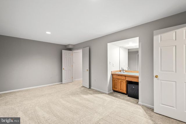 8942 KENILWORTH DR, Burke, VA 22015