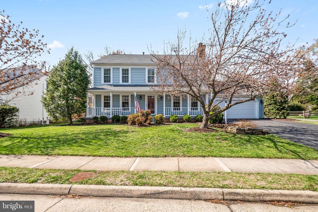 8942 KENILWORTH DR, Burke, VA 22015