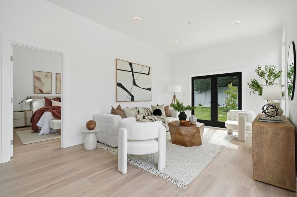 Image 11 of property listing at 996 Patricia Avenue, San Mateo, CA 94401