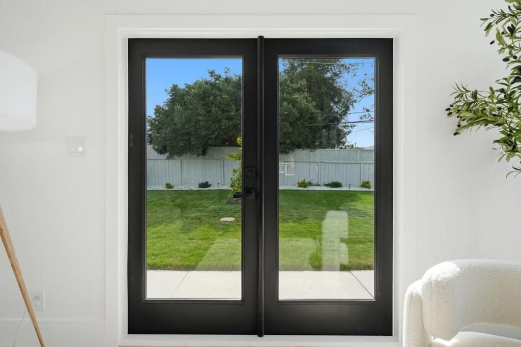 Image 12 of property listing at 996 Patricia Avenue, San Mateo, CA 94401