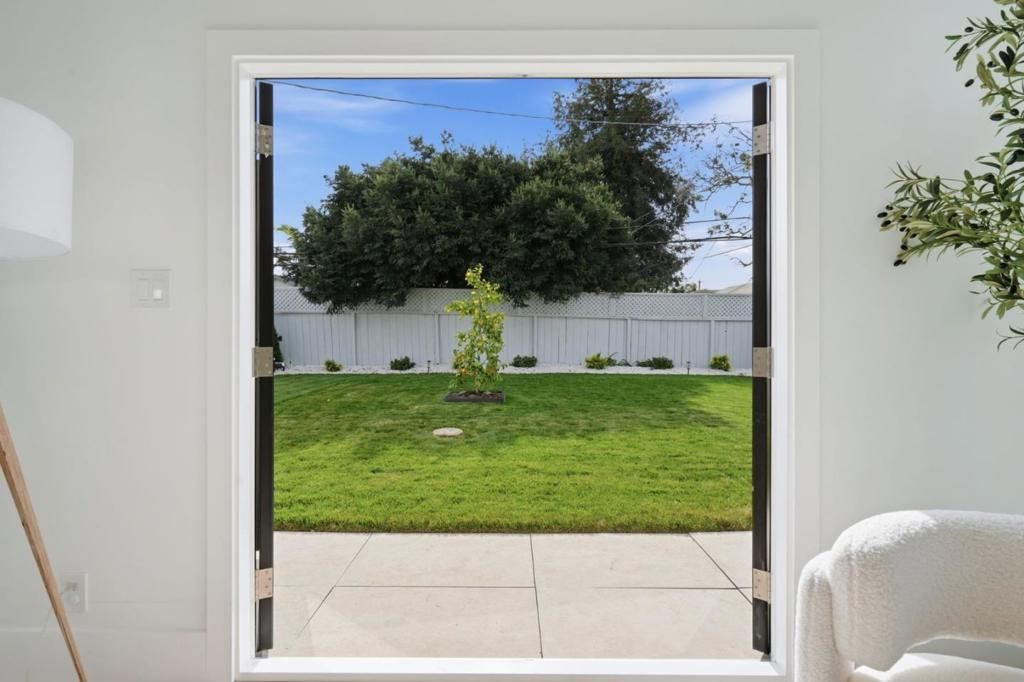 Image 13 of property listing at 996 Patricia Avenue, San Mateo, CA 94401