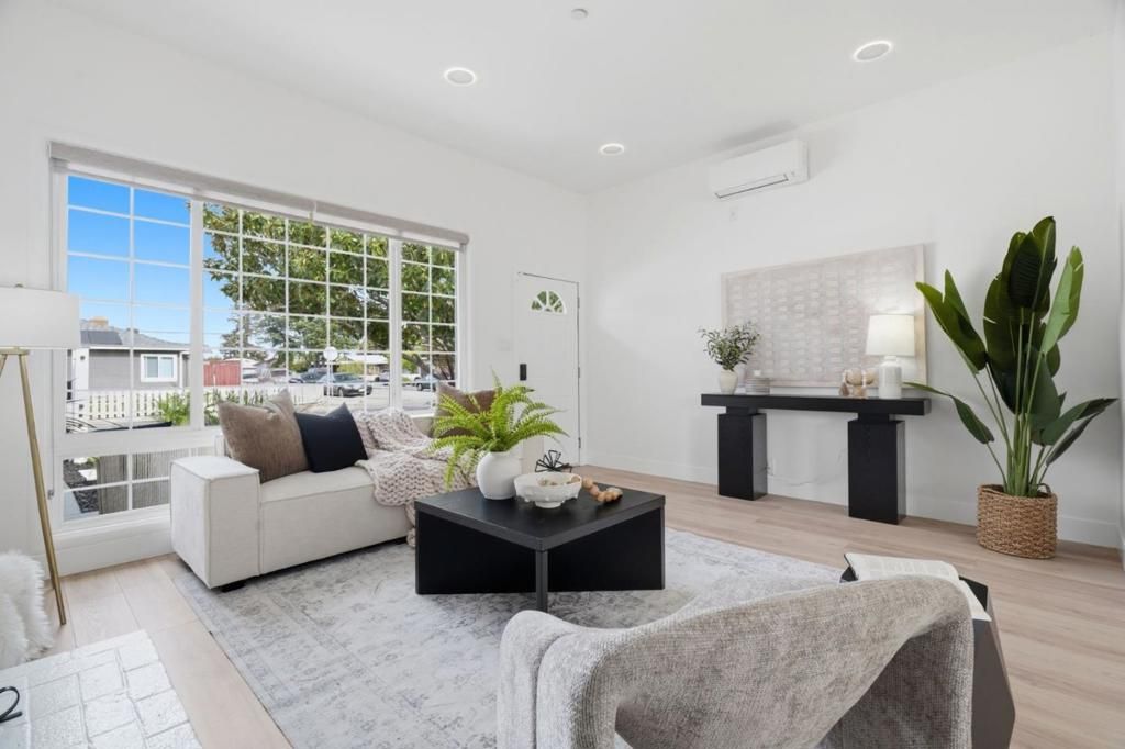 Image 4 of property listing at 996 Patricia Avenue, San Mateo, CA 94401