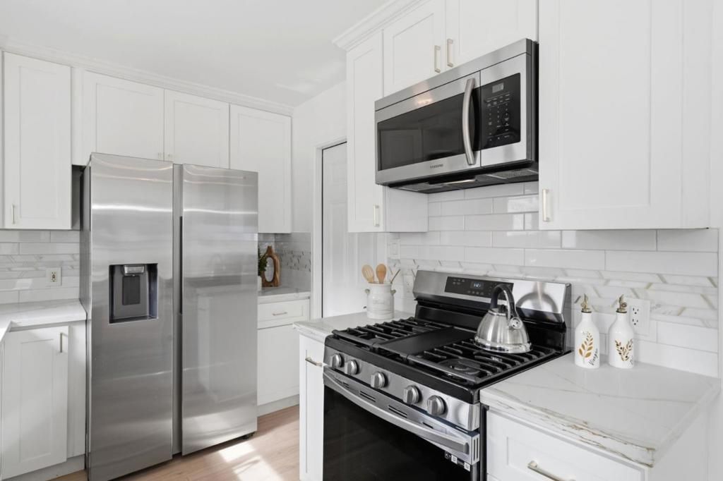 Image 8 of property listing at 996 Patricia Avenue, San Mateo, CA 94401