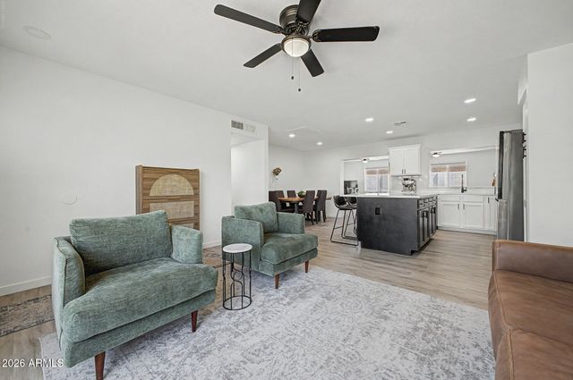 2738 E WINDROSE Drive, Phoenix, AZ 85032