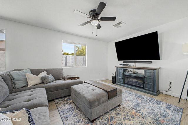 2738 E WINDROSE Drive, Phoenix, AZ 85032