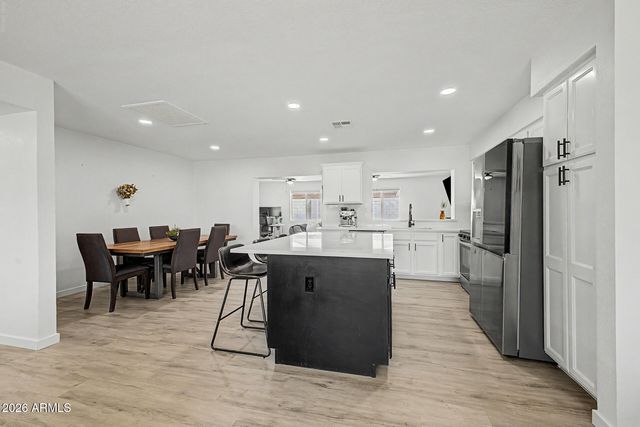 2738 E WINDROSE Drive, Phoenix, AZ 85032