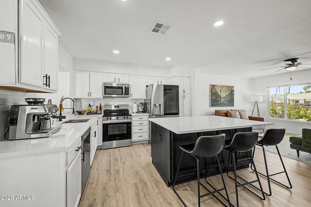 2738 E WINDROSE Drive, Phoenix, AZ 85032