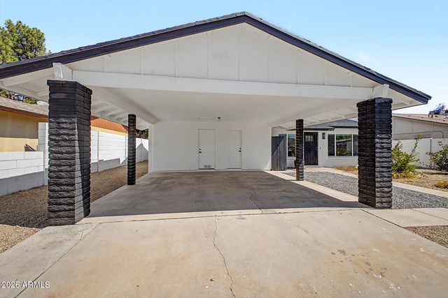 2738 E WINDROSE Drive, Phoenix, AZ 85032
