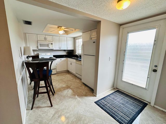 2950 SE Ocean Boulevard 130-6, Stuart, FL 34996