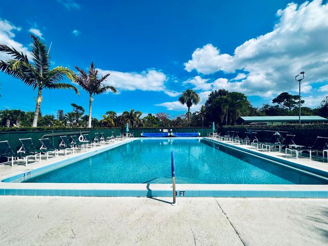 2950 SE Ocean Boulevard 130-6, Stuart, FL 34996