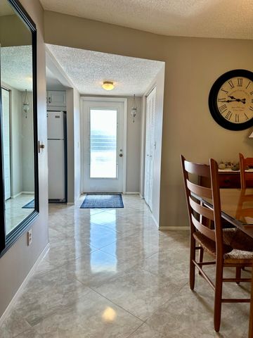 2950 SE Ocean Boulevard 130-6, Stuart, FL 34996