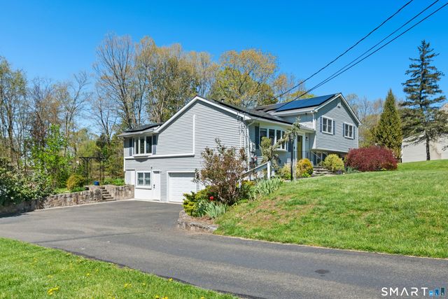 8 Stony Brook Road, Brookfield, CT 06804
