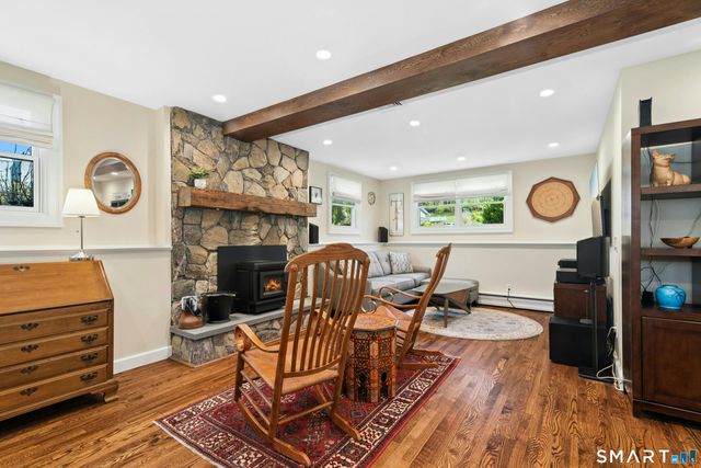 8 Stony Brook Road, Brookfield, CT 06804