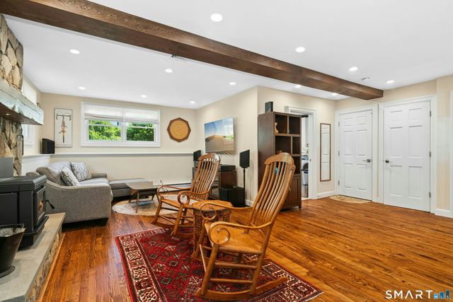 8 Stony Brook Road, Brookfield, CT 06804