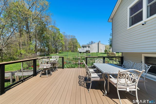 8 Stony Brook Road, Brookfield, CT 06804