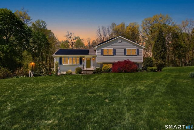 8 Stony Brook Road, Brookfield, CT 06804