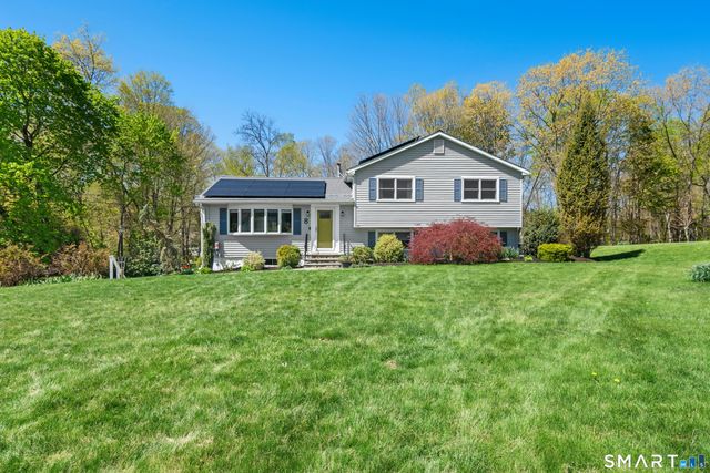 8 Stony Brook Road, Brookfield, CT 06804