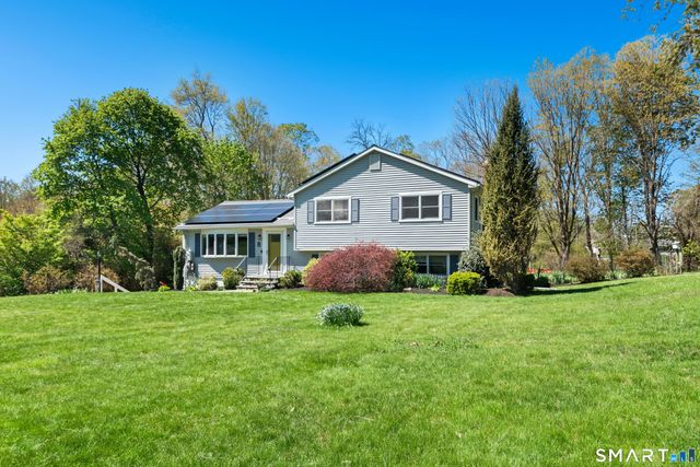 8 Stony Brook Road, Brookfield, CT 06804