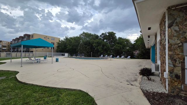 1200 Tallwood Avenue 305, Hollywood, FL 33021