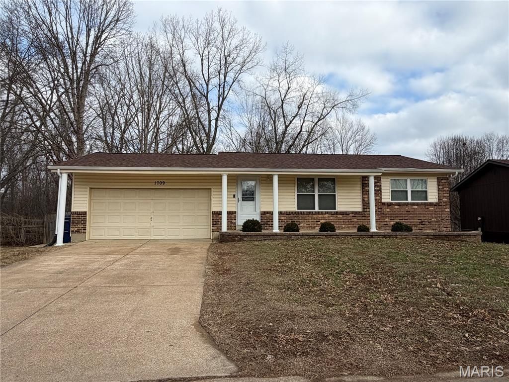 1709 Hawthorne Drive, Pacific, MO 63069