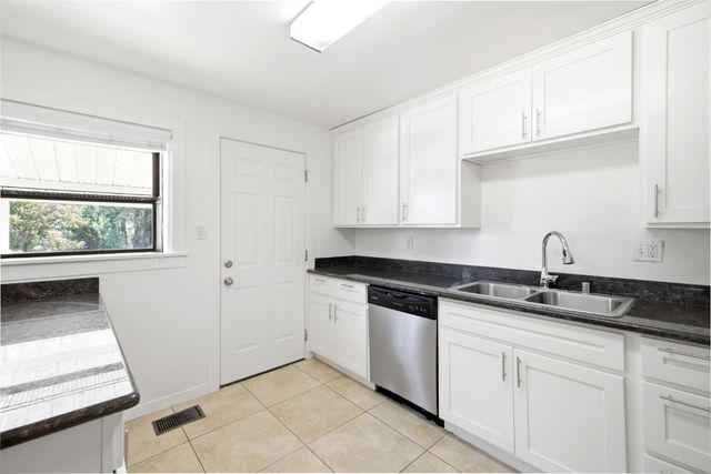 8048 Twin Oaks Ave, Citrus Heights, CA 95610