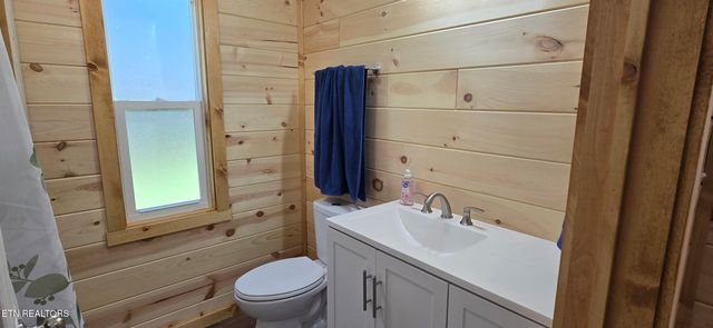 910 Barnett Bridge Rd, Lancing, TN 37770