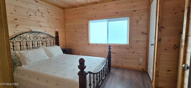 910 Barnett Bridge Rd, Lancing, TN 37770