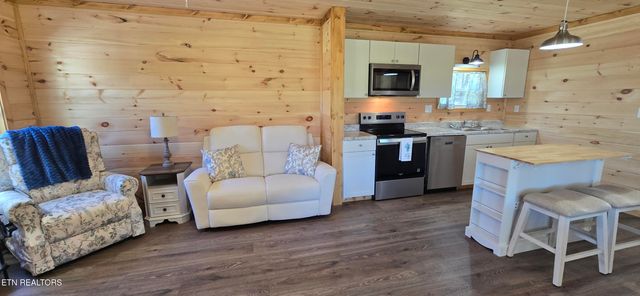 910 Barnett Bridge Rd, Lancing, TN 37770