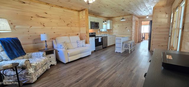 910 Barnett Bridge Rd, Lancing, TN 37770