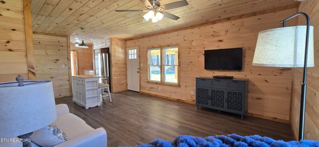 910 Barnett Bridge Rd, Lancing, TN 37770