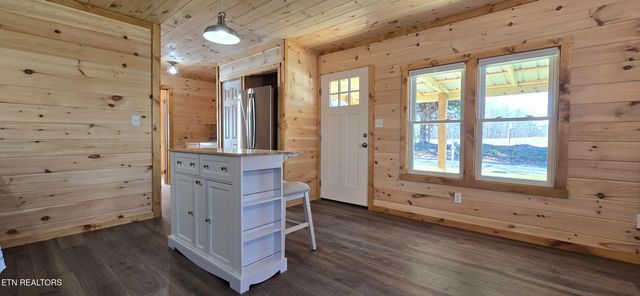 910 Barnett Bridge Rd, Lancing, TN 37770