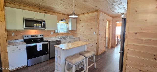 910 Barnett Bridge Rd, Lancing, TN 37770