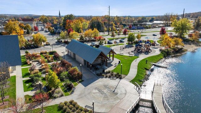 1733 Oak Creek Pass, Chaska, MN 55318