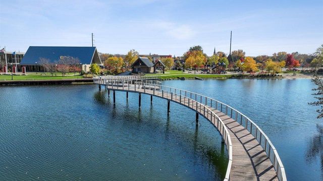 1733 Oak Creek Pass, Chaska, MN 55318