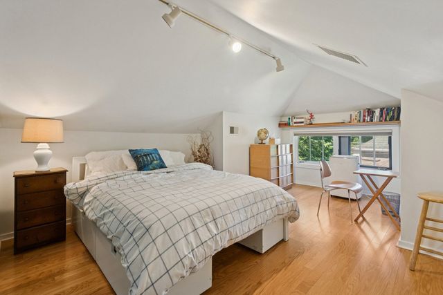 5752 N Sacramento Avenue, Chicago, IL 60659