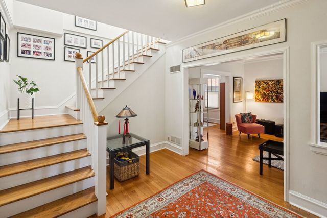5752 N Sacramento Avenue, Chicago, IL 60659
